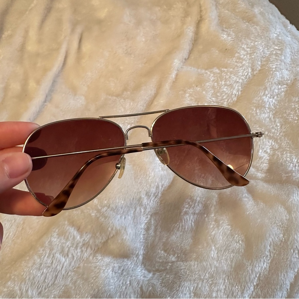 Stylish Aviator Sunglasses with Brown Lenses